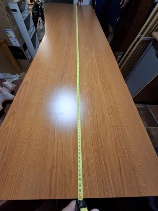 Escritorio 2.10x0.5m con baúl 1x0.8m