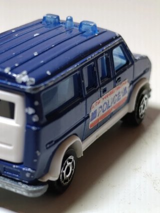 FURGON POLICÍA 1/64 MAJORETTE