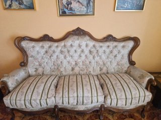 Sofá y sillones de salón clásicos