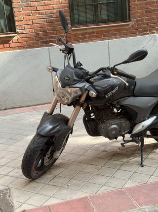 Moto Keeway RKV 125 2015 Negra y Roja