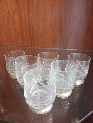 Licorera de cristal y plata