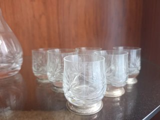 Licorera de cristal y plata