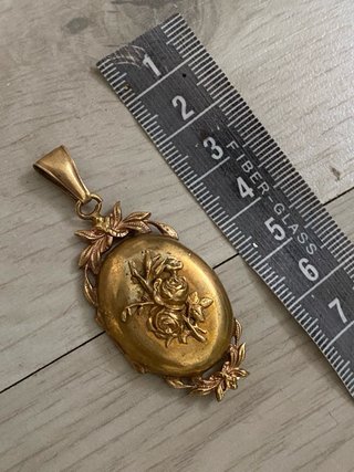 Colgante antiguo floral dorado