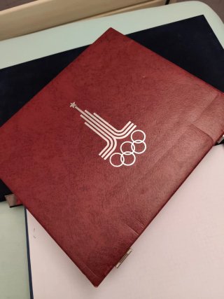 Estuche monedas medallas varios países
