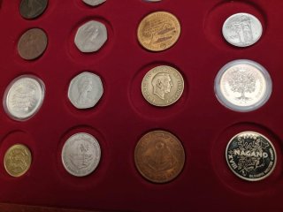 Estuche monedas medallas varios países