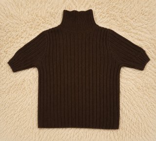 Jersey punto manga corta marrón cuello alto canalé