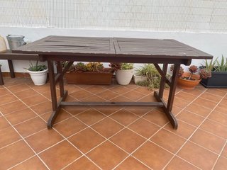 Mesa de exterior de madera