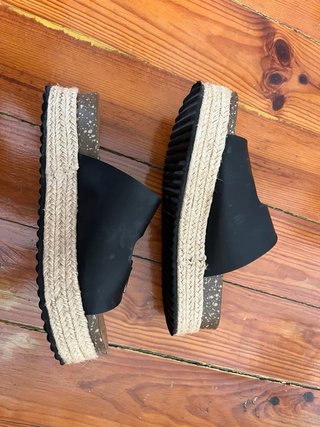 Sandalias negras plataforma hebillas