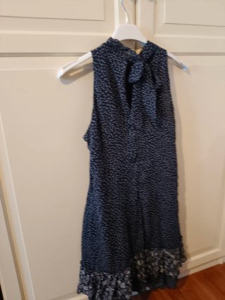 Vestito corto scollo all'americana