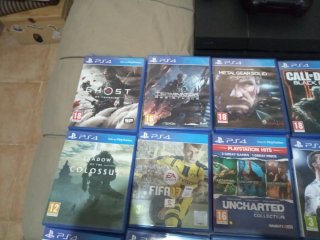 Consola PS4 + ps1 con juegos