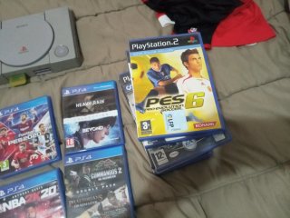 Consola PS4 + ps1 con juegos