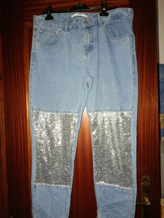 Pantalón vaquero con lentejuelas