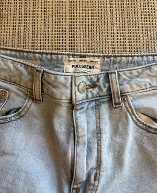 Pantalón corto vaquero hombre desgastado