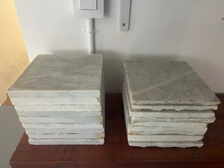 Baldosas antiguas mármol blanco y gris