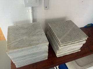 Baldosas antiguas mármol blanco y gris