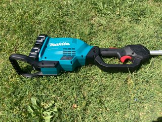 Kit podadora Telescópica y sopladora hojas Makita