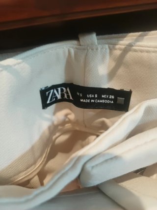 Pantalón Zara color crema