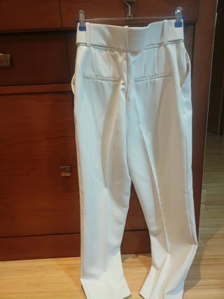 Pantalón Zara color crema