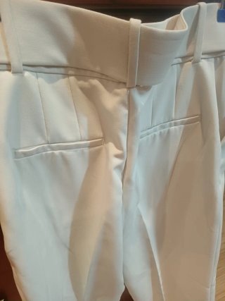Pantalón Zara color crema