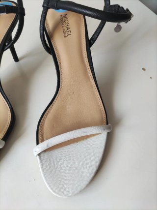 Tacones Michael Kors Negros y Blancos