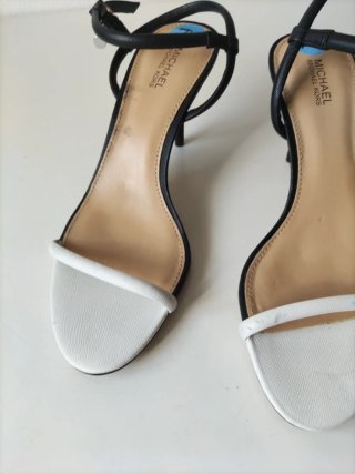 Tacones Michael Kors Negros y Blancos