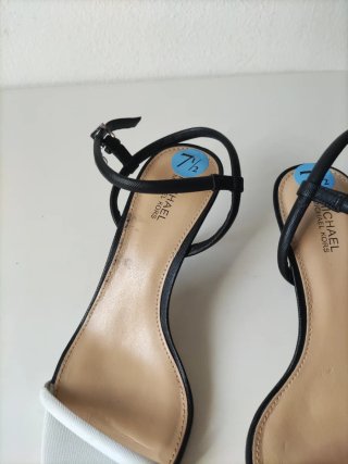 Tacones Michael Kors Negros y Blancos