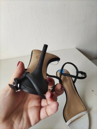 Tacones Michael Kors Negros y Blancos