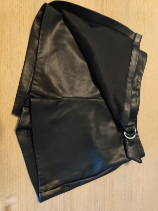 Falda pantalón cuero niña T.9-10 (140cm)