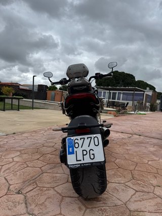 Triumph Rocket 3 Negra y Plateada