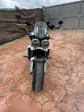 Triumph Rocket 3 Negra y Plateada