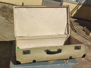 Maleta vintage beige y verde