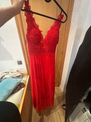 Vestido rojo con pedrería