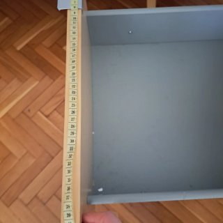 Escritorio de madera con cajones