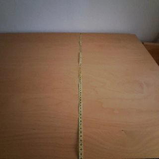 Escritorio de madera con cajones