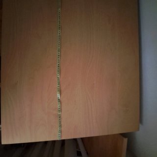 Escritorio de madera con cajones