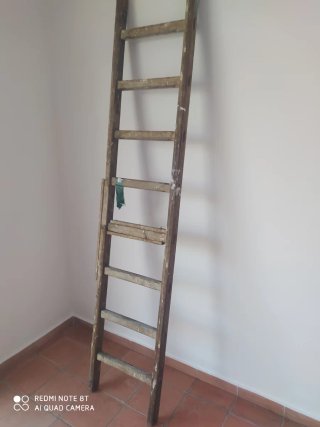 Escalera de madera para restaurar