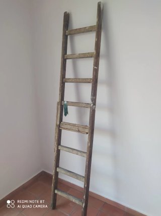 Escalera de madera para restaurar