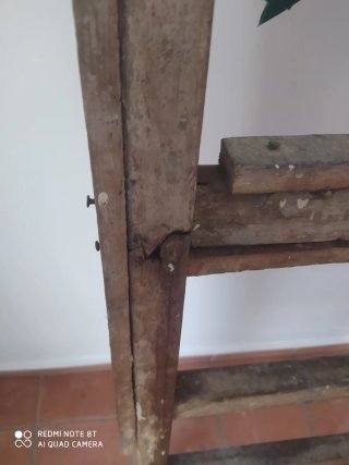 Escalera de madera para restaurar