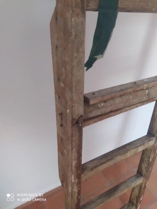 Escalera de madera para restaurar