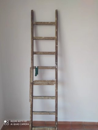 Escalera de madera para restaurar