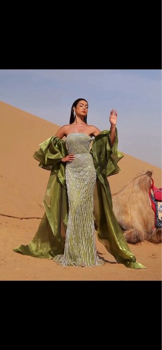 Vestido de fiesta verde con pedrería