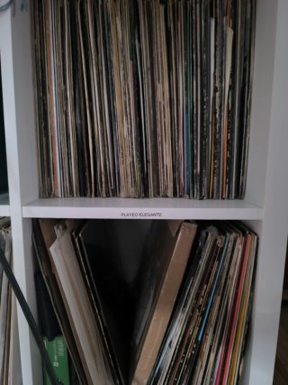 Lote de más de 100 discos de vinilos variados