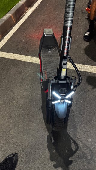 Patinete Eléctrico Negro y rojo