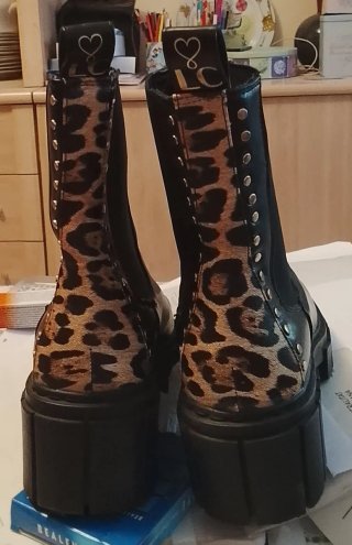 Botines Lola Casademunt Animal Print