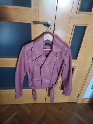Cazadora cuero rosa Zara