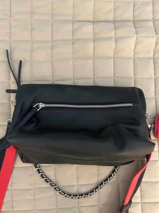 Bolso Desigual Piel Negro con Bandolera Roja