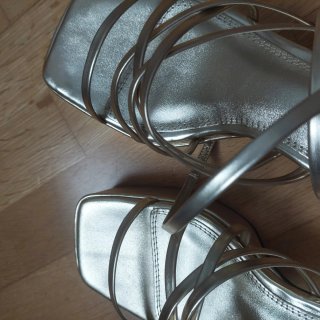 Sandalias doradas ASOS DESIGN plataforma