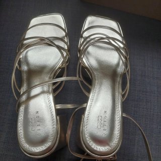 Sandalias doradas ASOS DESIGN plataforma