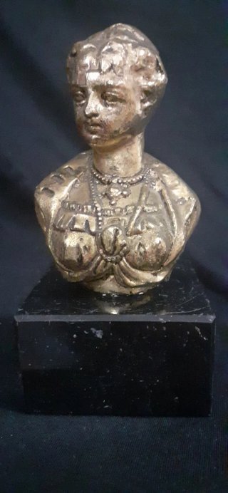 Figura antigua de dama en bronce. Busto antiguo.