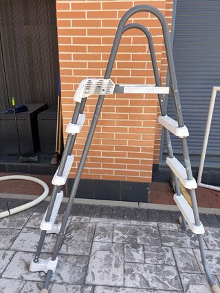 Escalera piscina 1m metal/plástico